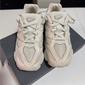used New Balance Kids Sneakers